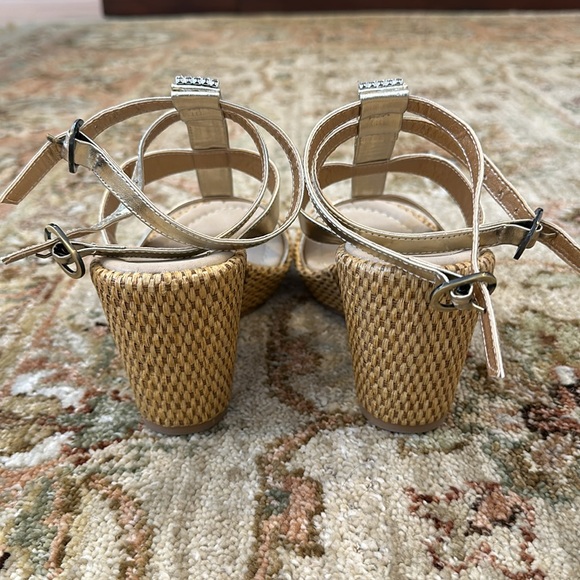 Skemo Size 6 Women’s Crystal/Metallic Gold Wedge - Picture 6 of 8